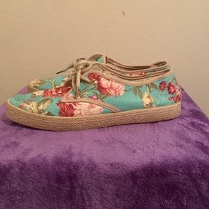 Crazy train size ten flower design shoe